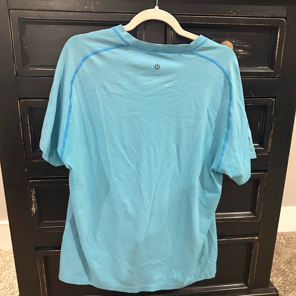 Lululemon metal vent XL shirt Blue